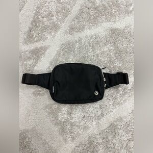 Lululemon 2L Everywhere Belt Bag